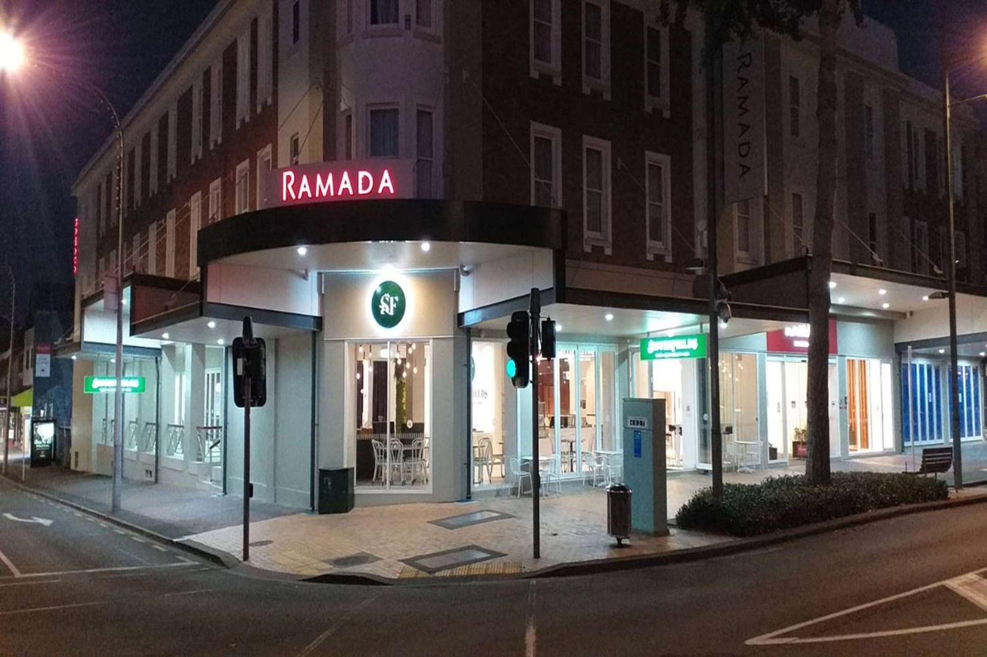 Ramada By Wyndham, Hamilton City Center Zewnętrze zdjęcie