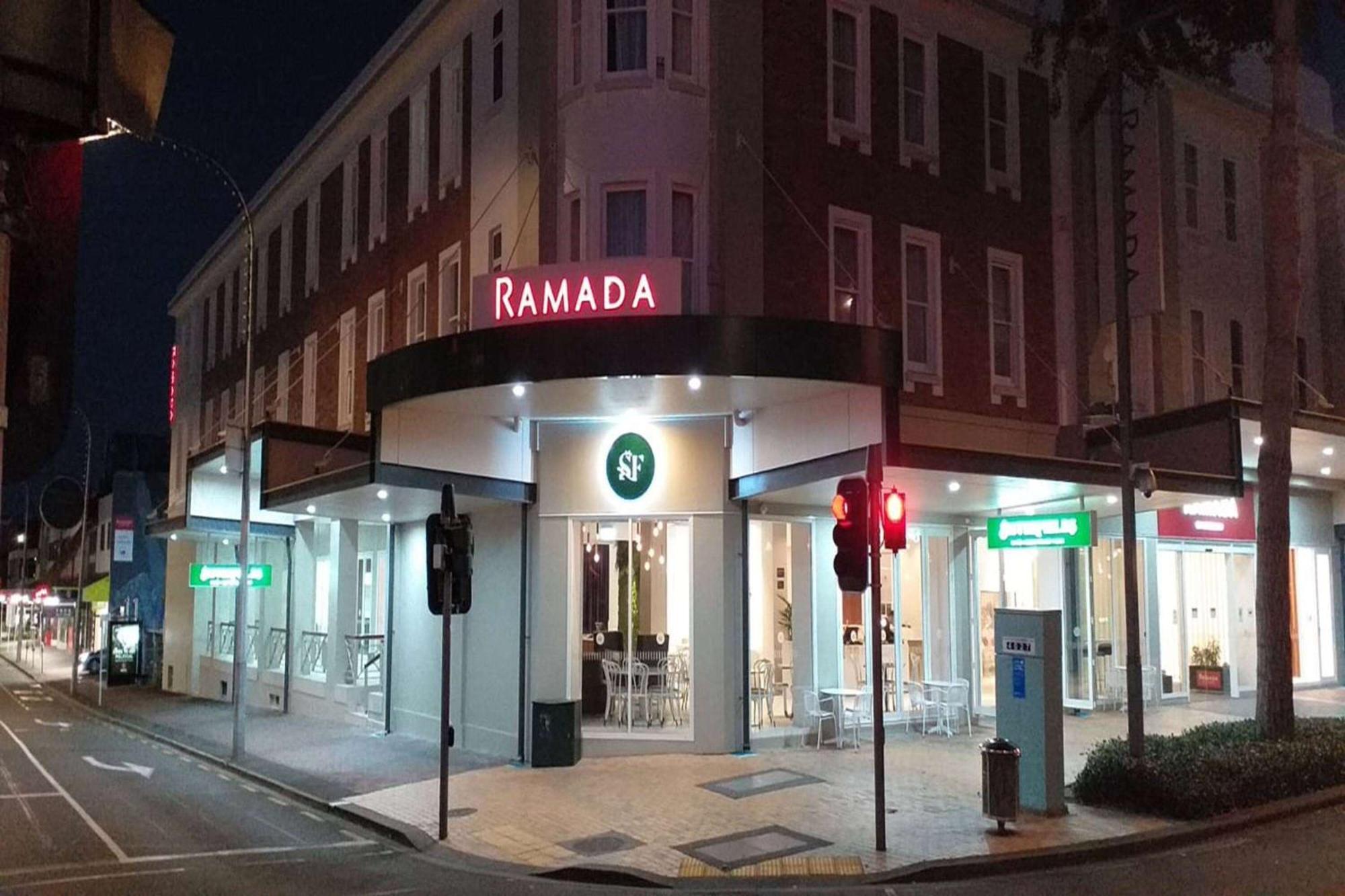 Ramada By Wyndham, Hamilton City Center Zewnętrze zdjęcie