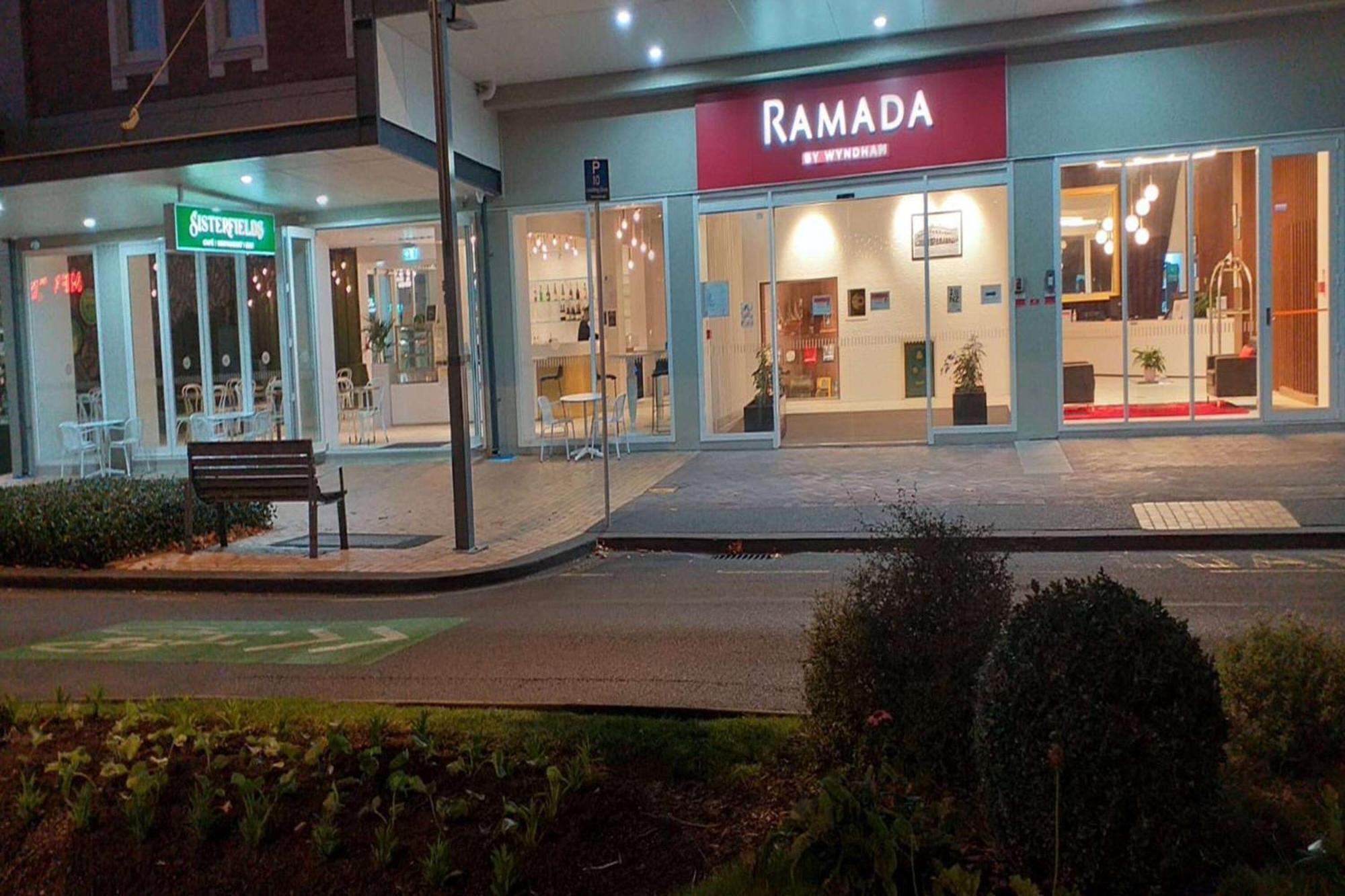 Ramada By Wyndham, Hamilton City Center Zewnętrze zdjęcie