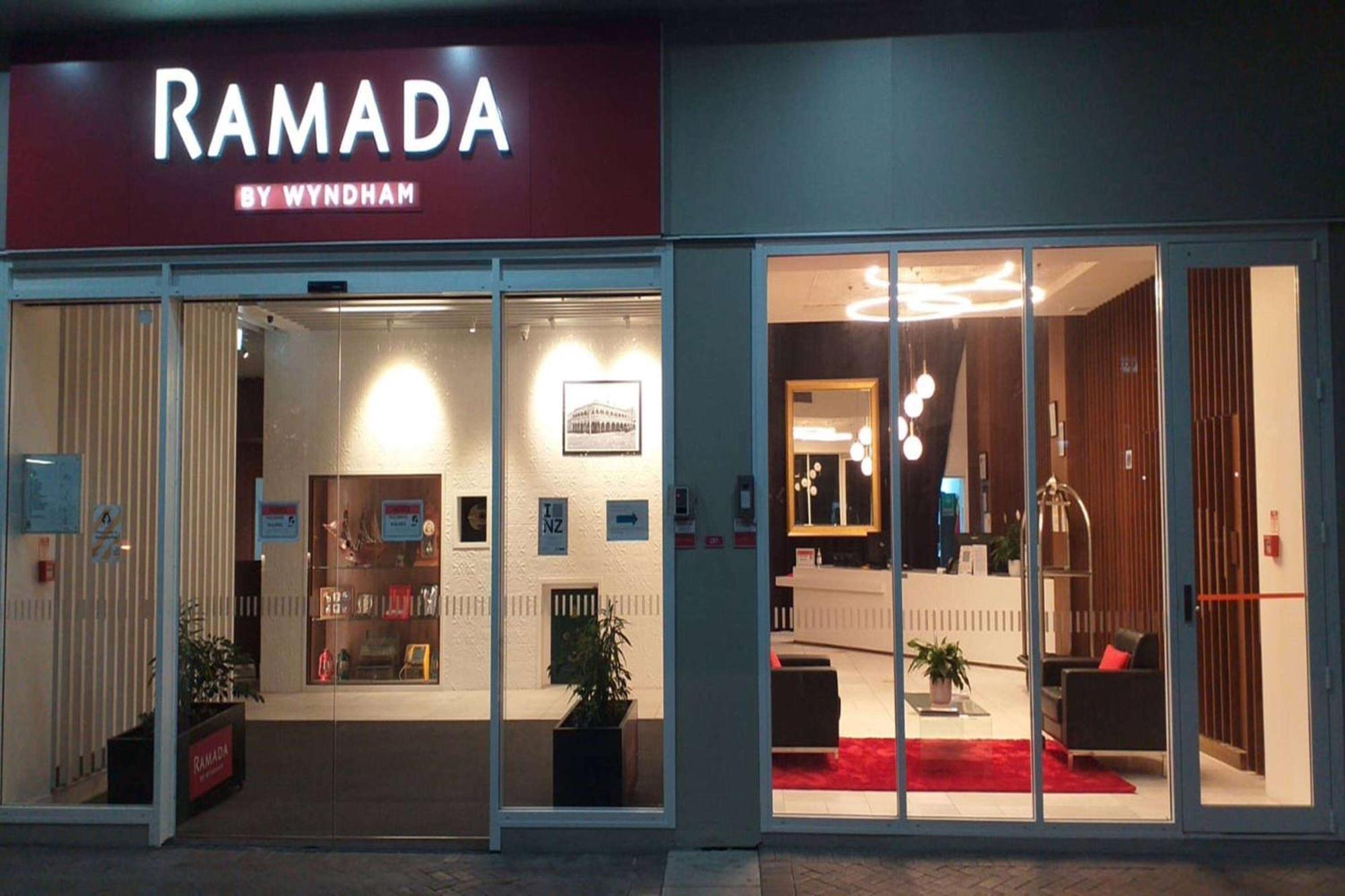 Ramada By Wyndham, Hamilton City Center Zewnętrze zdjęcie